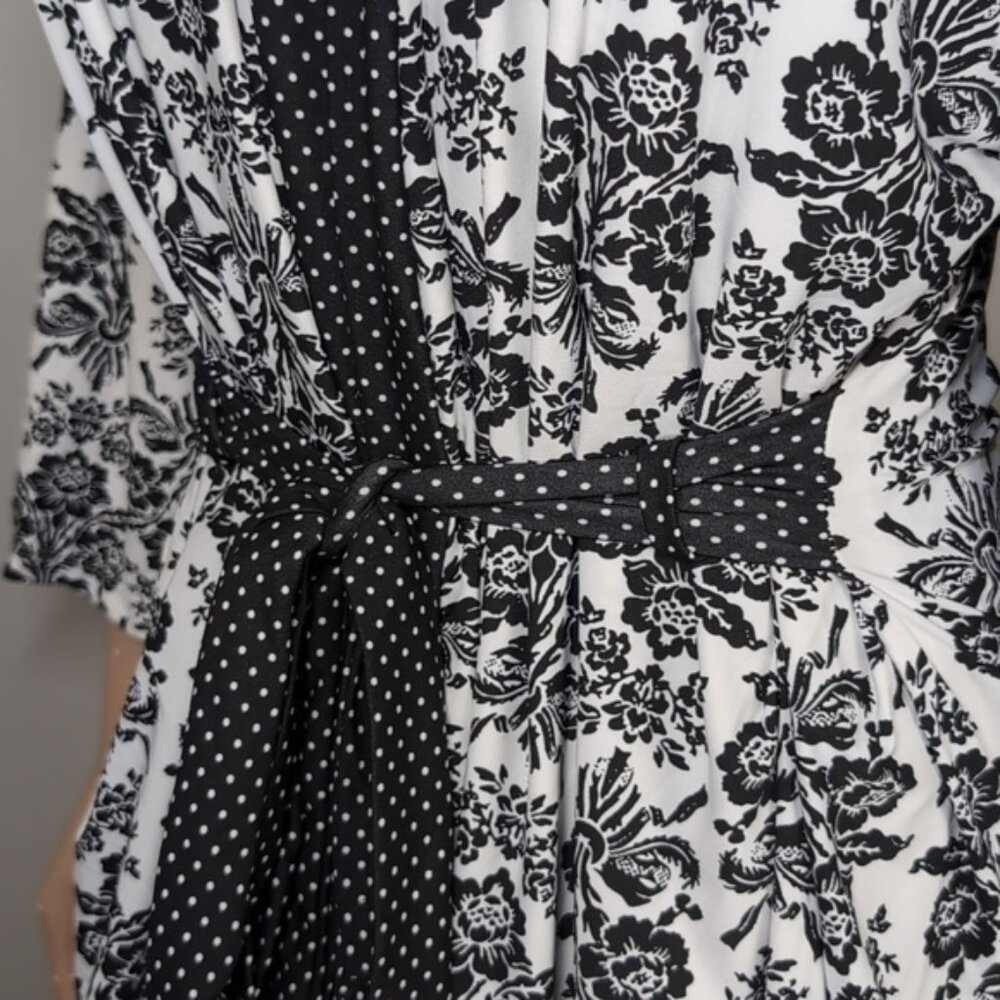 💠Laura Ashley Sleepwear Set Womens Size Large Black White Damask Robe Dress PJs - Picture 10 of 14